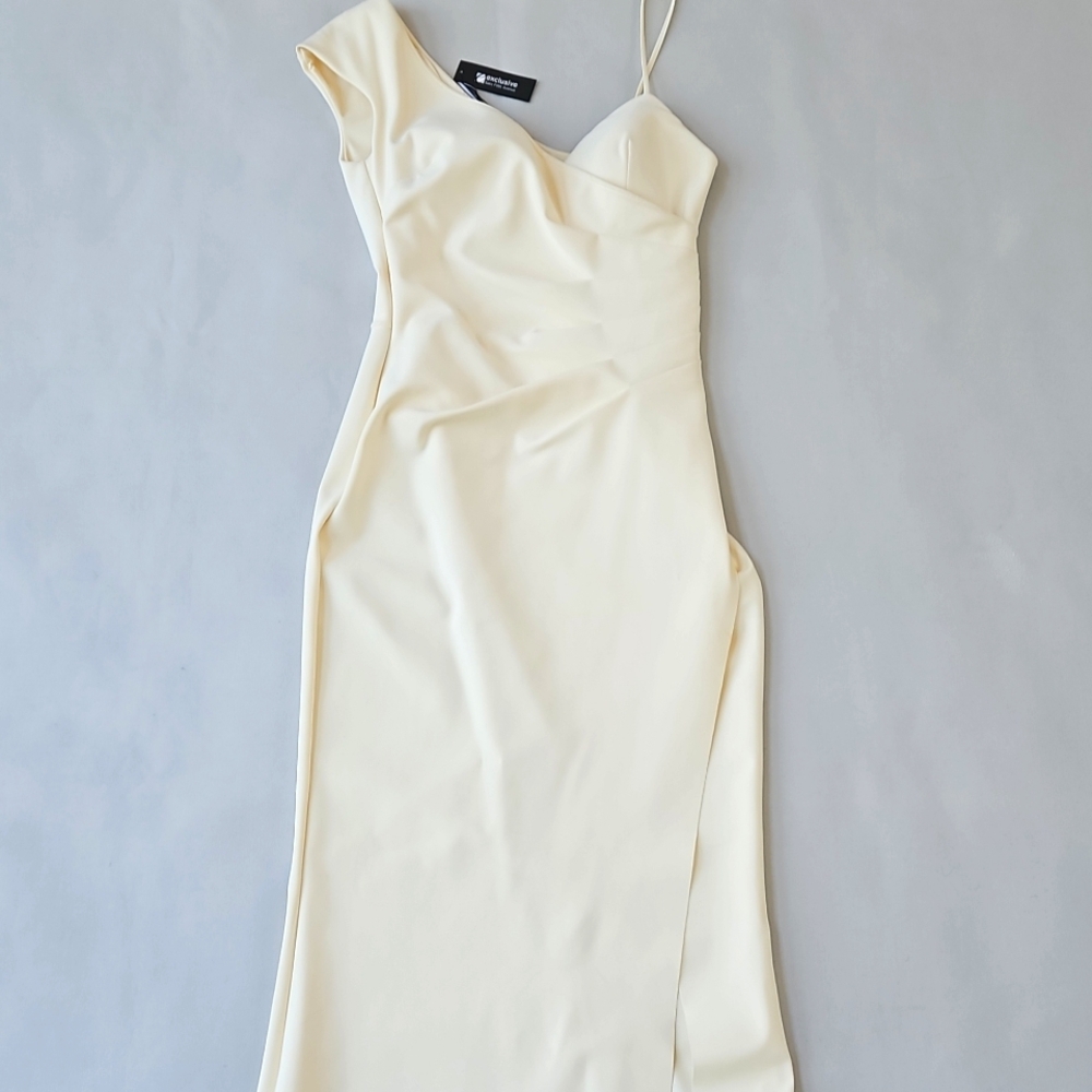 NWT! Chiara Boni One-Shoulder Front-Slit Wrap Gown Size 8 - Picture 5 of 16